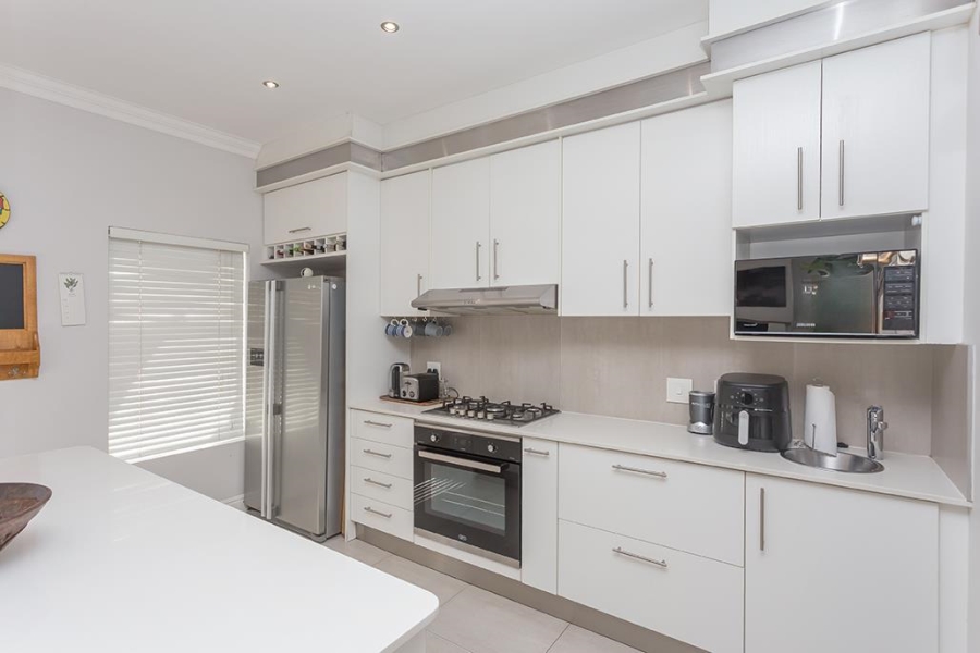 2 Bedroom Property for Sale in Parklands North Western Cape